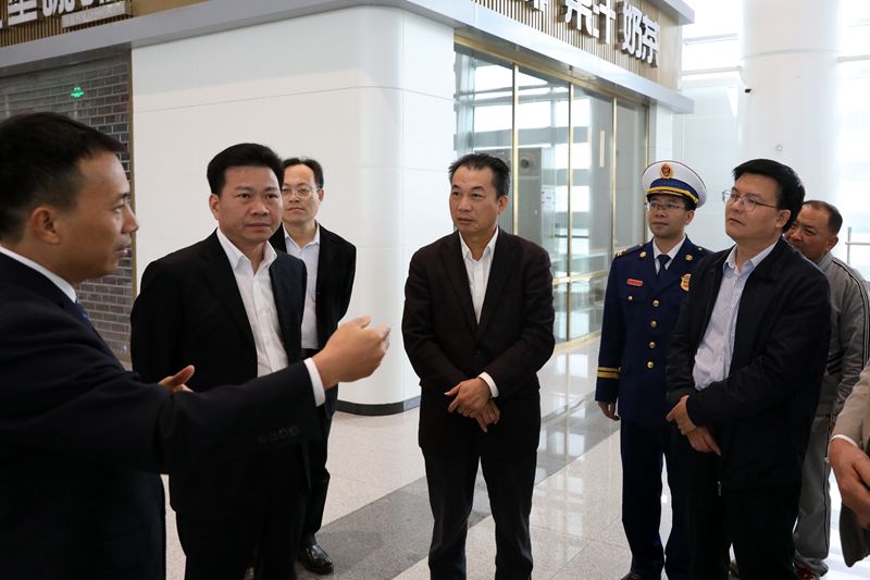 曹兴常务副市长带队湛江高铁西站检查春节节前安全生产工作符贤书记