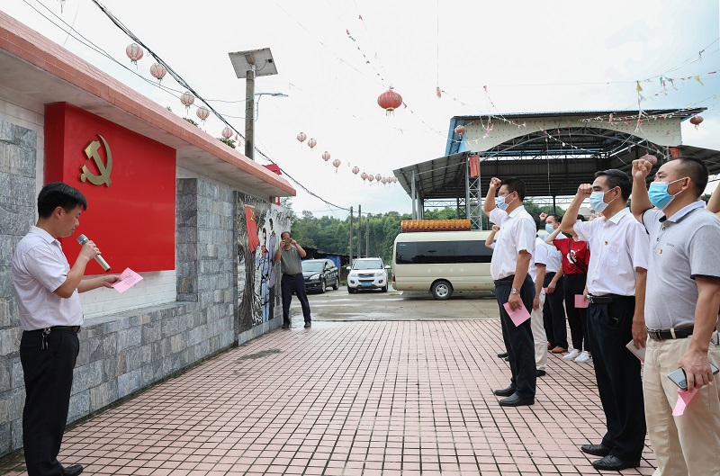 陈思远区长以普通党员身份参加所在党支部活动并讲党课1（图文 杨阳传）.JPG
