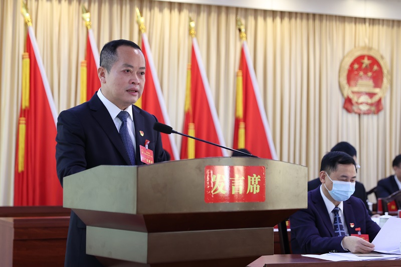 麻章区十届人大一次会议举行第二次全体会议（图文杨阳传） (2).JPG
