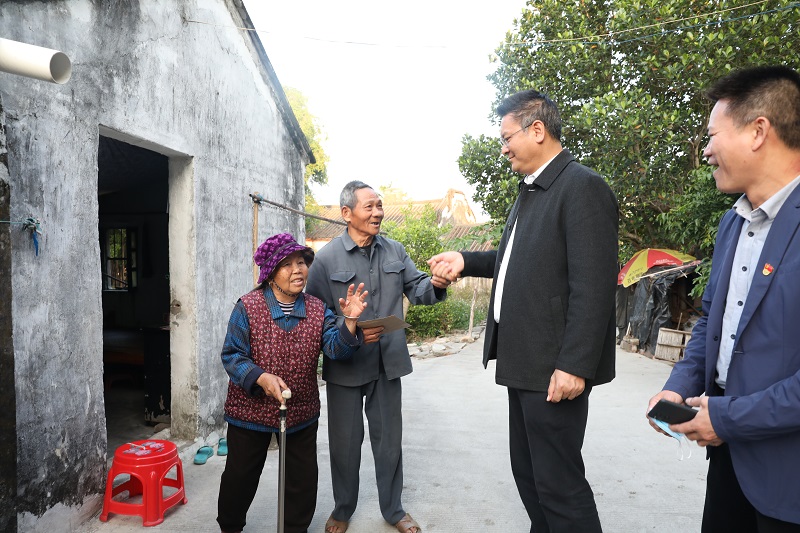 1.19陈思远区长到太平镇开展新春送温暖慰问活动(图文:杨宇).JPG