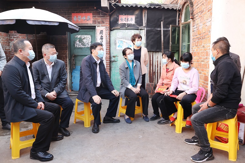 市领导陈云率队到麻章区开展送温暖慰问活动和疫情防控、安全生产督导工作（图文杨阳传）.JPG