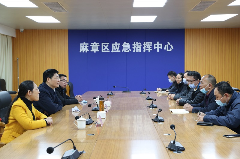 区委书记陈政到区卫健局和应急管理局开展新春慰问 (2).JPG