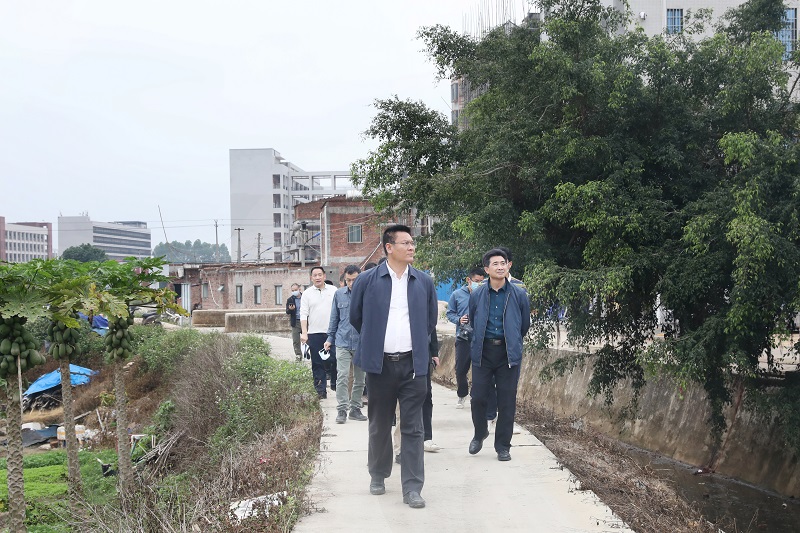 3.28陈思远区长率队开展巡河督导工作.JPG