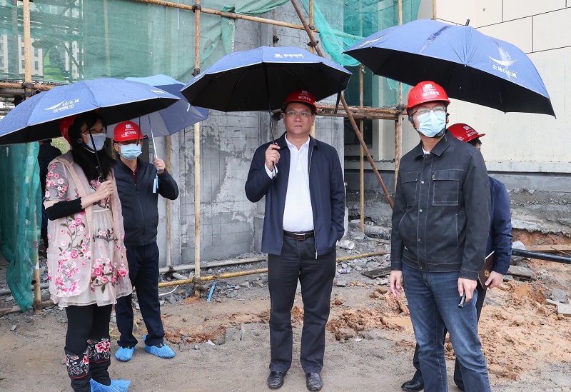 陈思远区长带队现场推进新建学校项目建设 (2).JPG