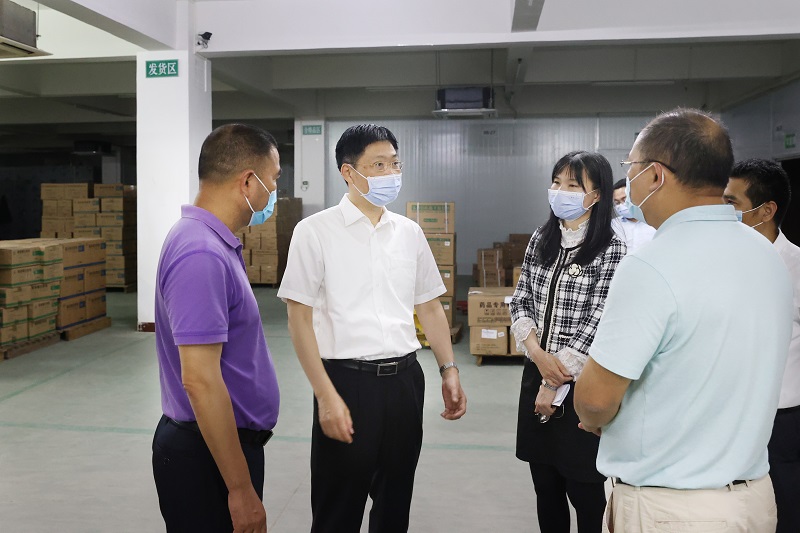 区委书记陈政检查疫情防控应急处置工作 (2).jpg