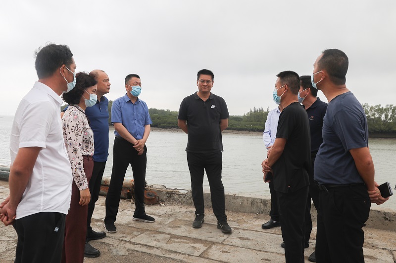 陈思远区长率队督导我区防汛工作（图文：杨宇）.JPG
