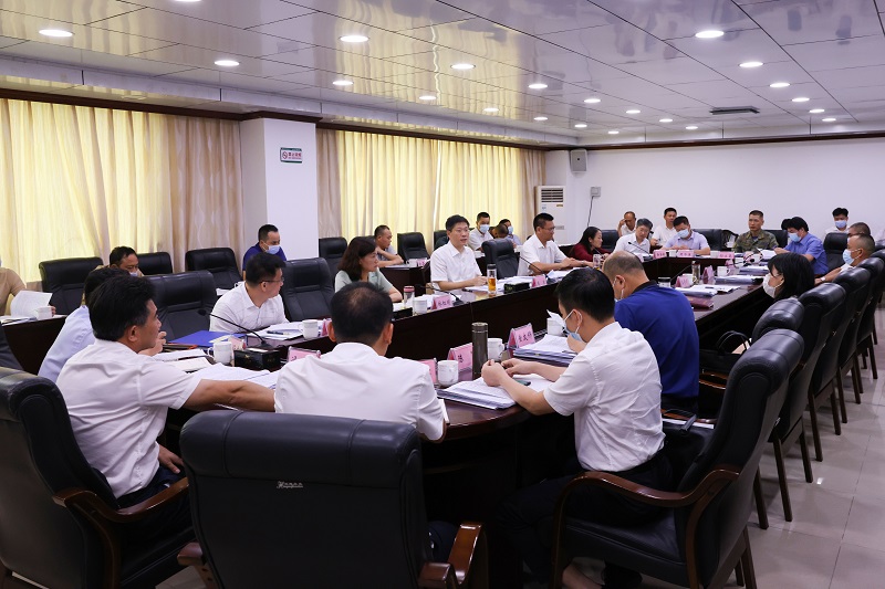 9.8麻章区委十届第33次常委会（扩大）会议召开.jpg