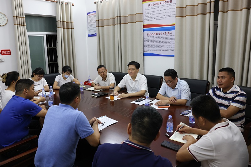 9.21陈政区委书记谢家村夜访 (3).JPG