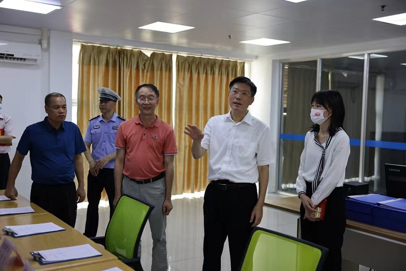区委书记陈政率队检查高考考前准.jpg