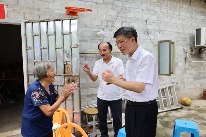 区委书记陈政率队到麻章镇开展“七一”走访慰问活动2.jpg