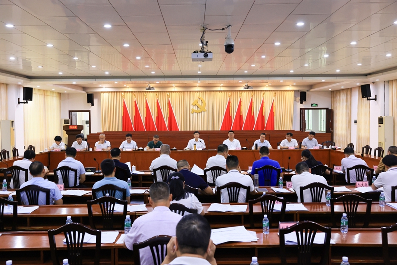 麻章区委十届第66次常委会（扩大）会议召开.jpg