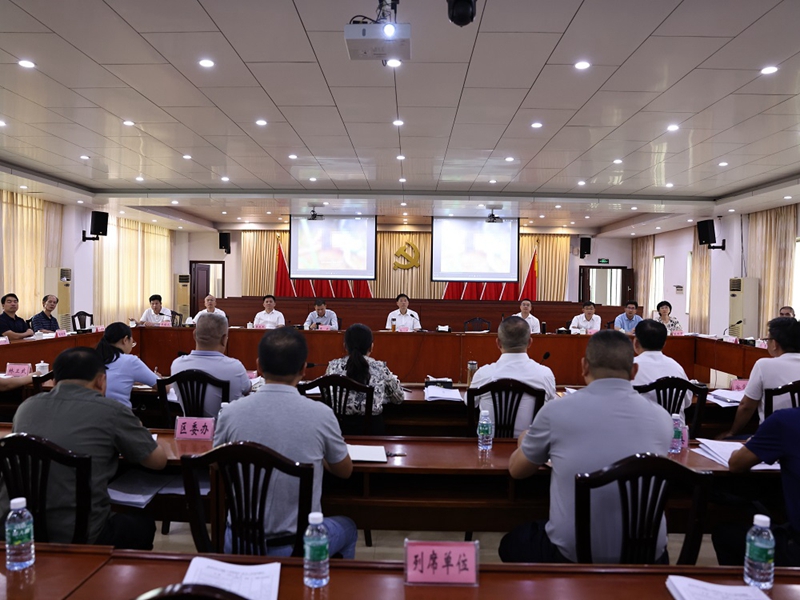 麻章区委十届第72次常委会（扩大）会议召开.jpg